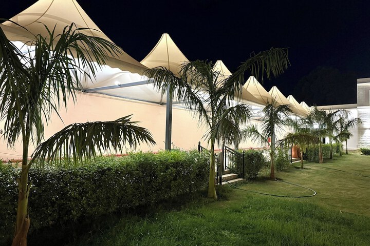 Hotel Exterior 87 of 97