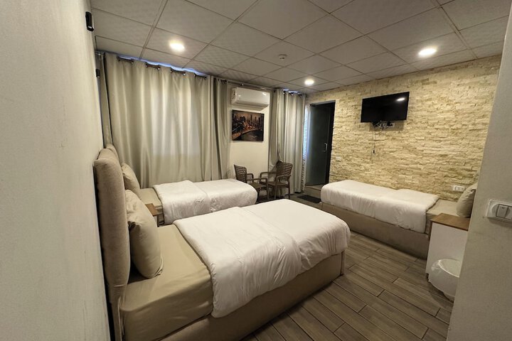 Room 33 of 46