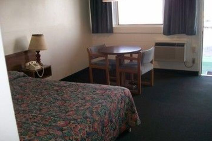 Room 10 of 18