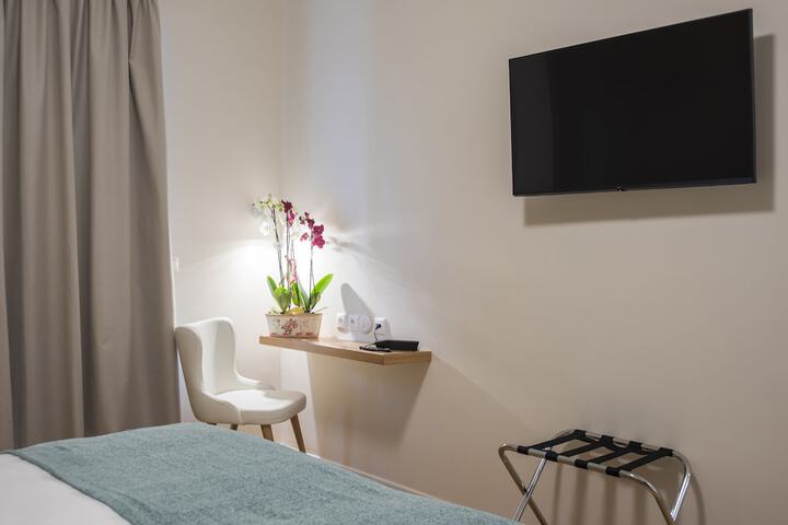 Room 6 of 35