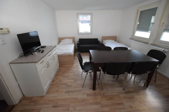 Room 8 of 10