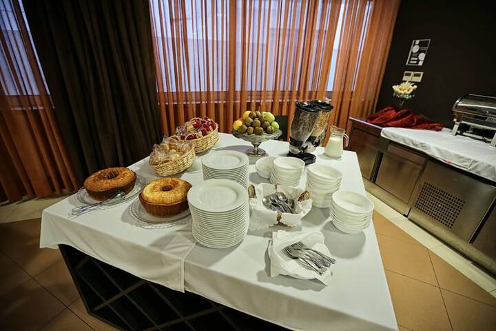 Breakfast/Coffee Service 35 of 43