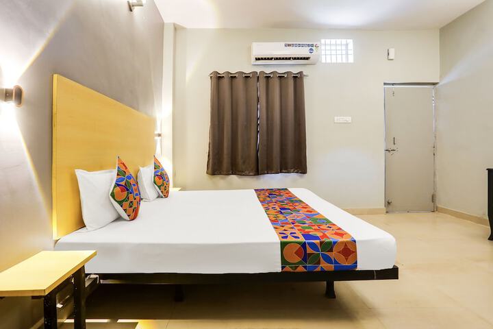 Room 13 of 36