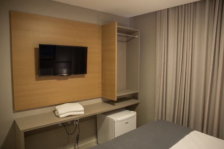 Room 9 of 48