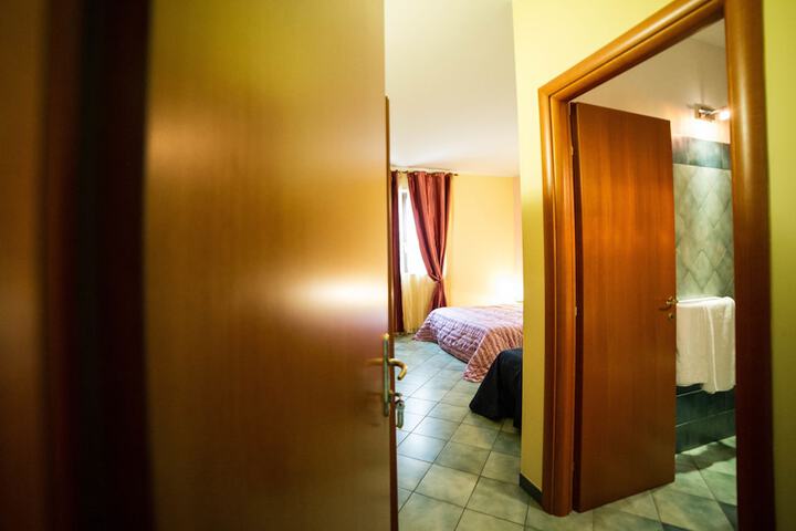 Room 5 of 43