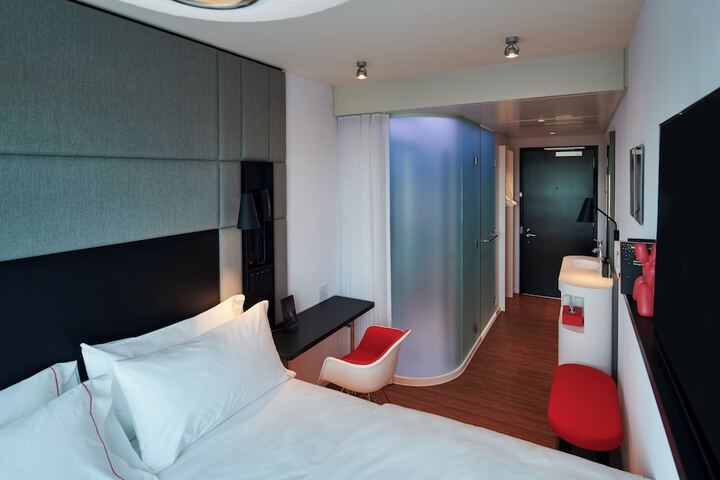 Room 26 of 58