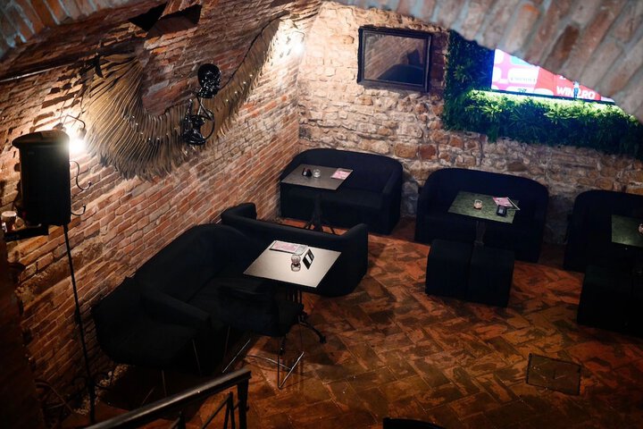 Lounge 103 of 112