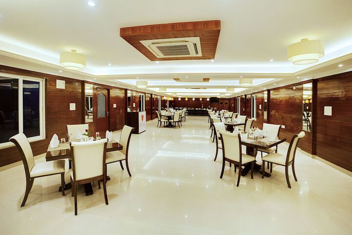 Dining 20 of 34