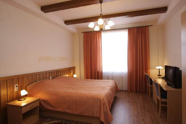 Room 4 of 11