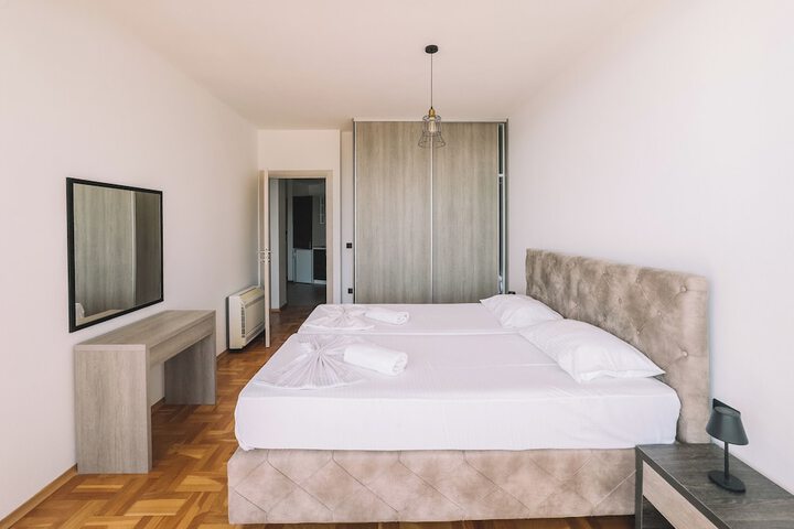 Room 10 of 108