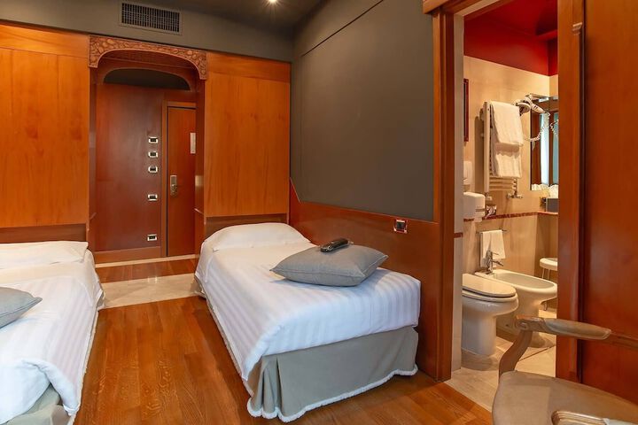 Room 43 of 174