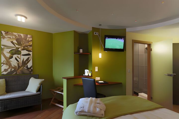 Room 14 of 42