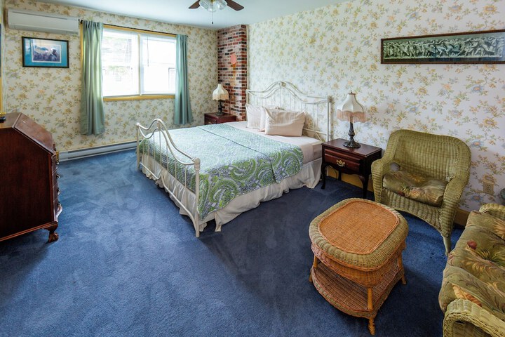 Room 7 of 37