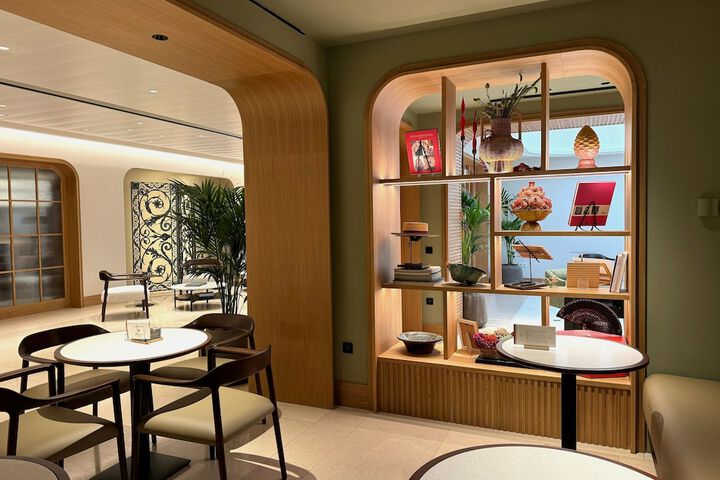 Entrance & Lobby