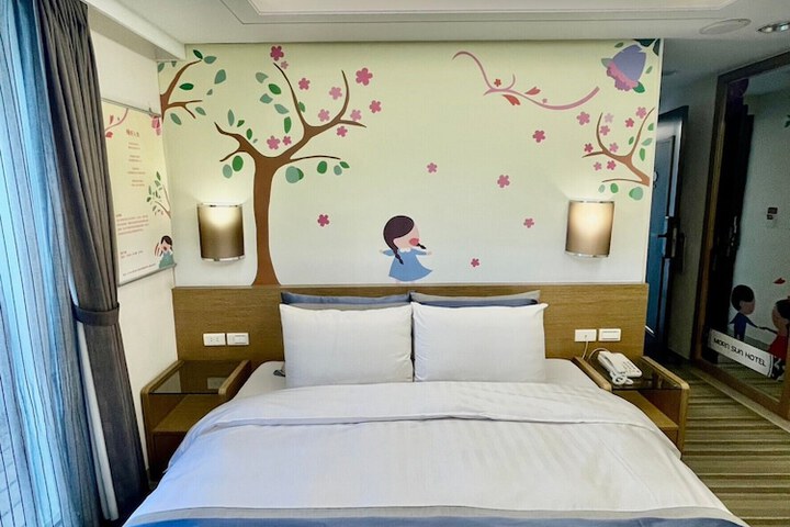 Room 13 of 30