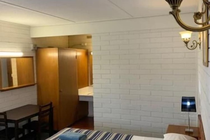 Room 16 of 54