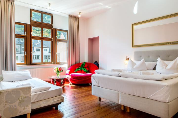 Room 4 of 10
