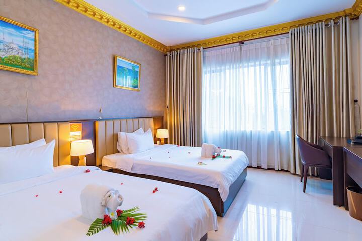 Room 2 of 65