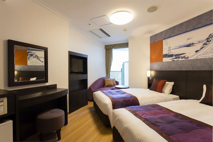 Room 26 of 69