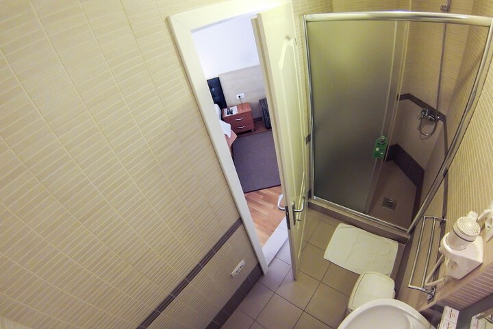 Room 48 of 64