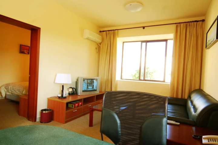 Room 2 of 5