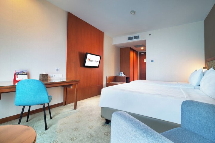 Room 12 of 43