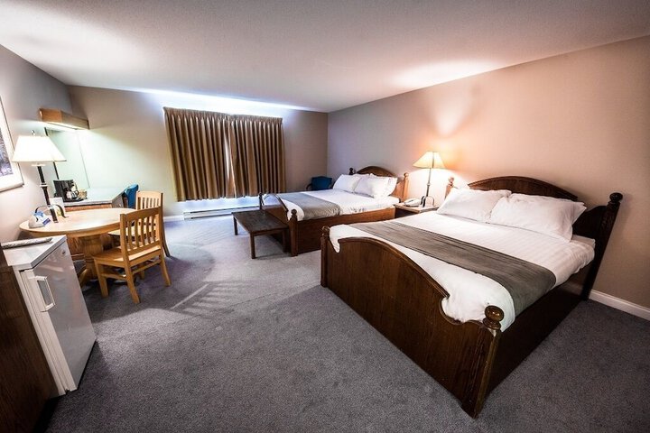 Room 4 of 33
