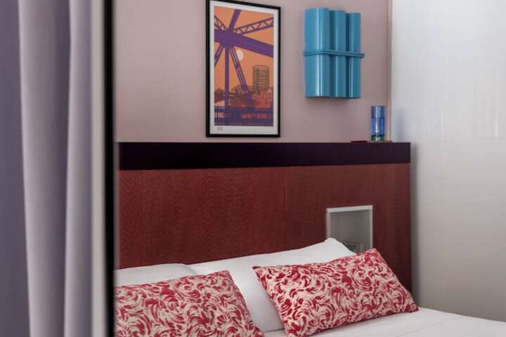 Room 27 of 83