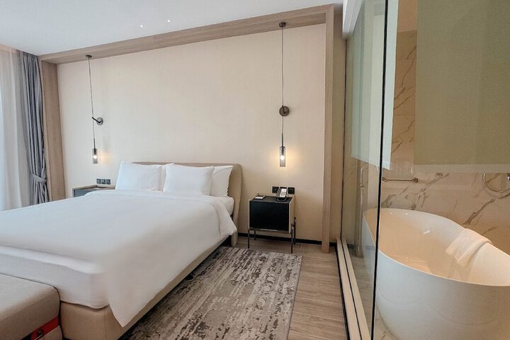 Room 28 of 133