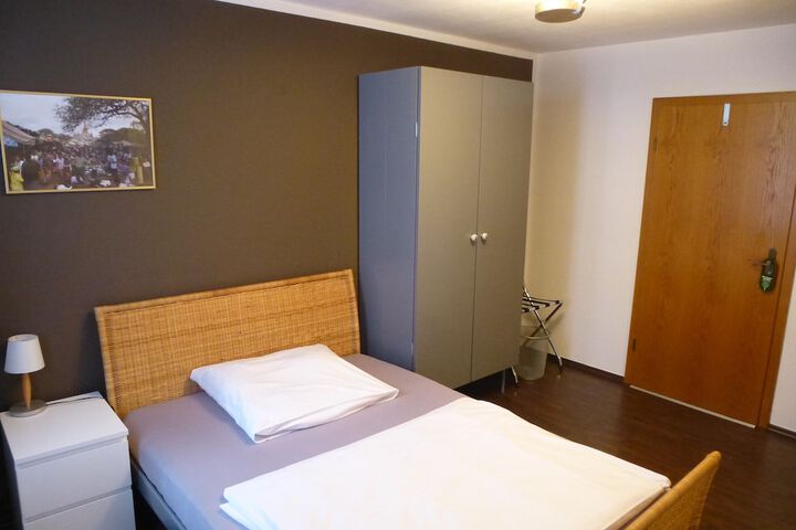 Room 8 of 38