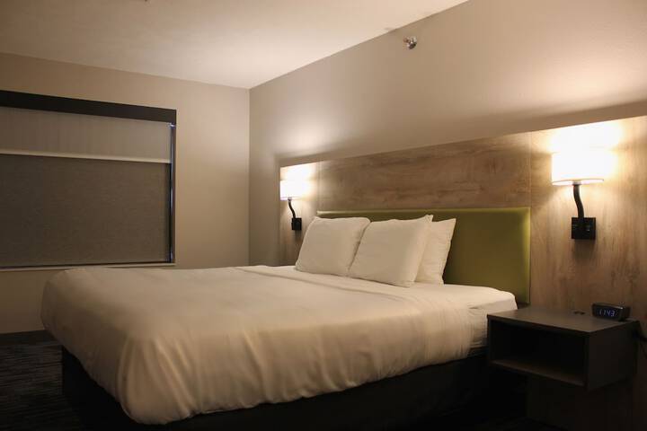 1 King Bed (14 of 30)