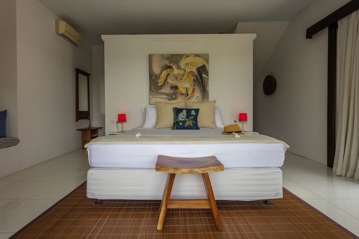 Room 4 of 25
