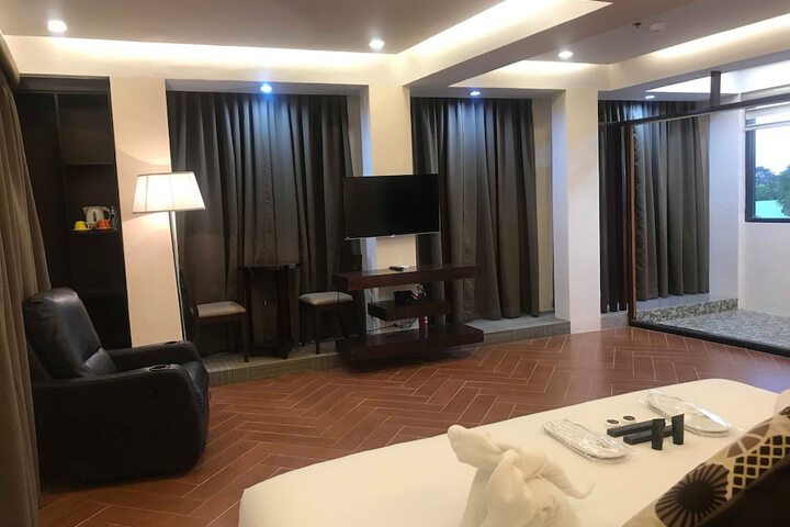 Room 28 of 63
