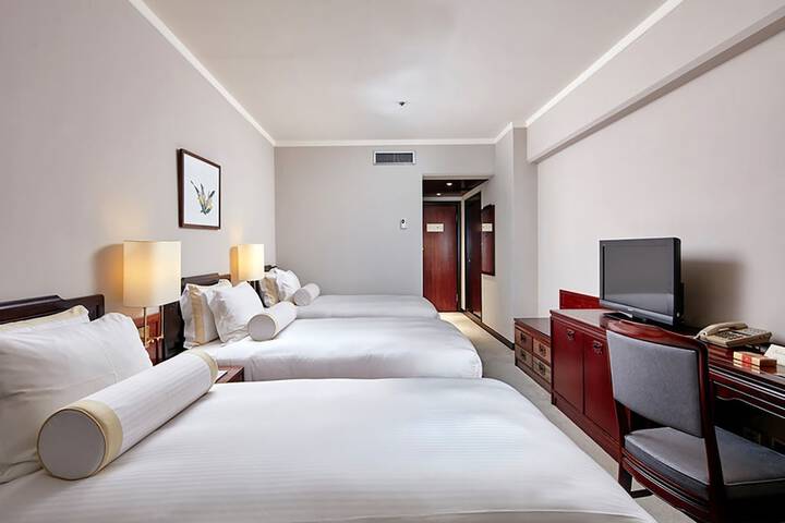 Room 16 of 52