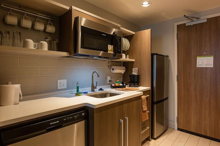 2 Queen Accessible Bathtub Studio (6 of 15)