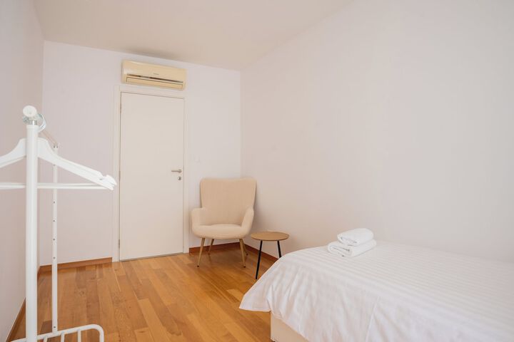Room 19 of 93