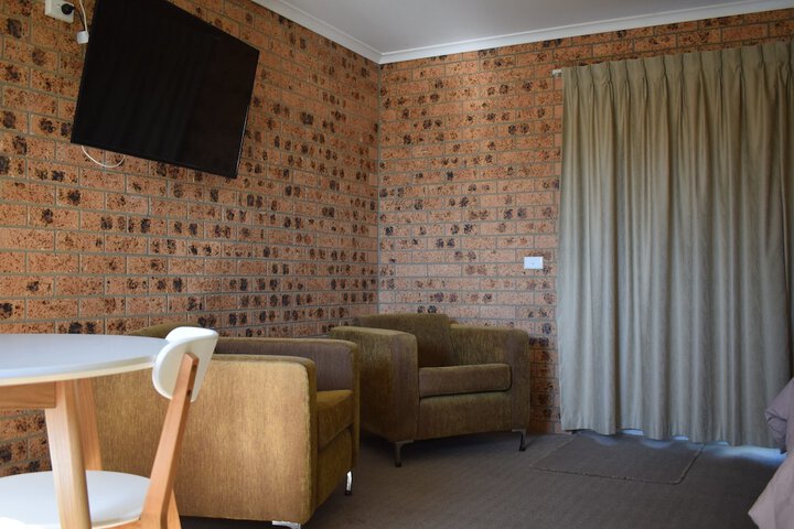 Room 25 of 38