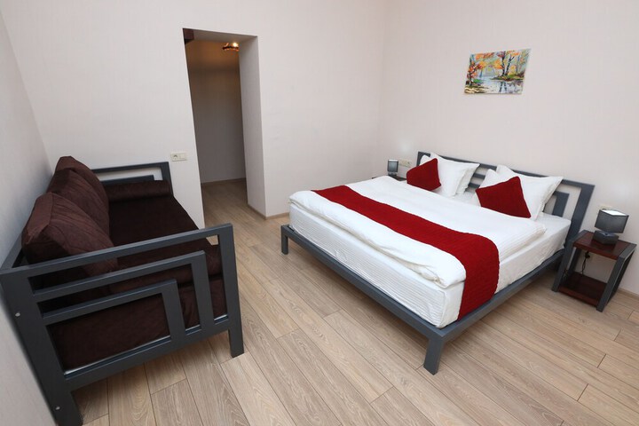 Room 15 of 49