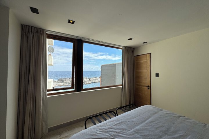 Room 2 of 317