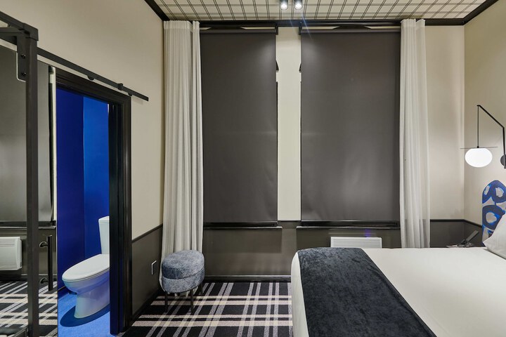 Room 8 of 44