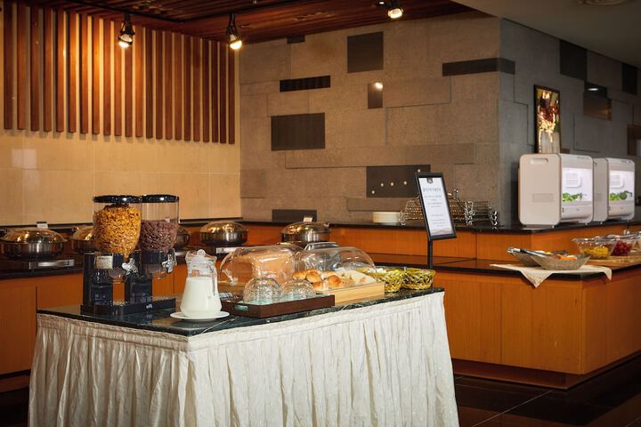 Breakfast/Coffee Service 61 of 90