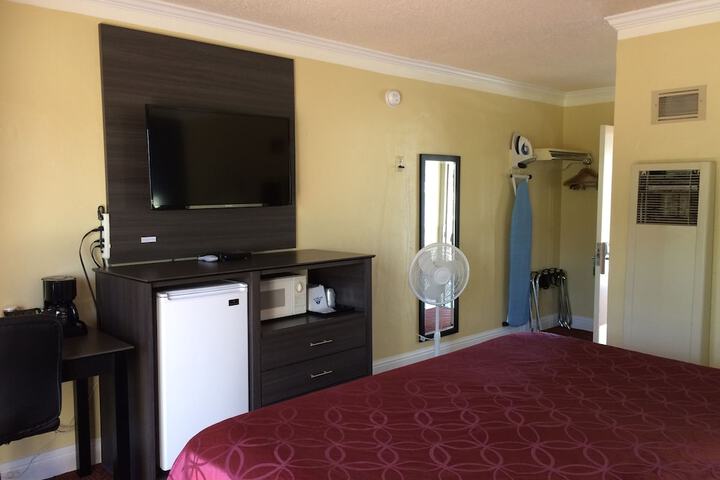 1 King Bed No A C (1 of 24)