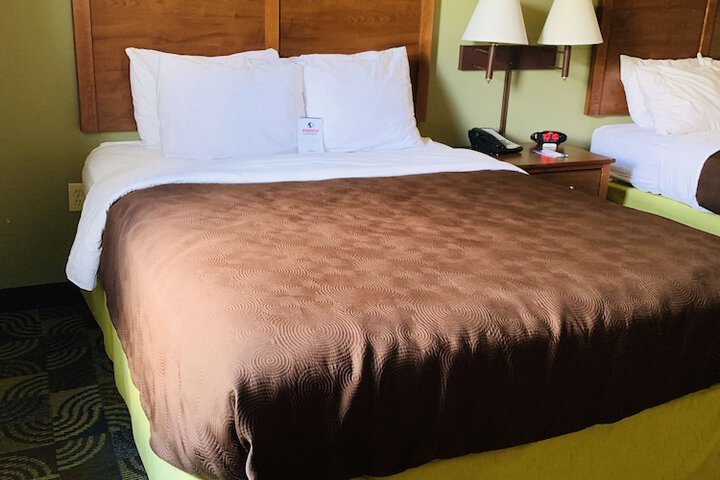 2 Queen Beds Accessible (31 of 70)