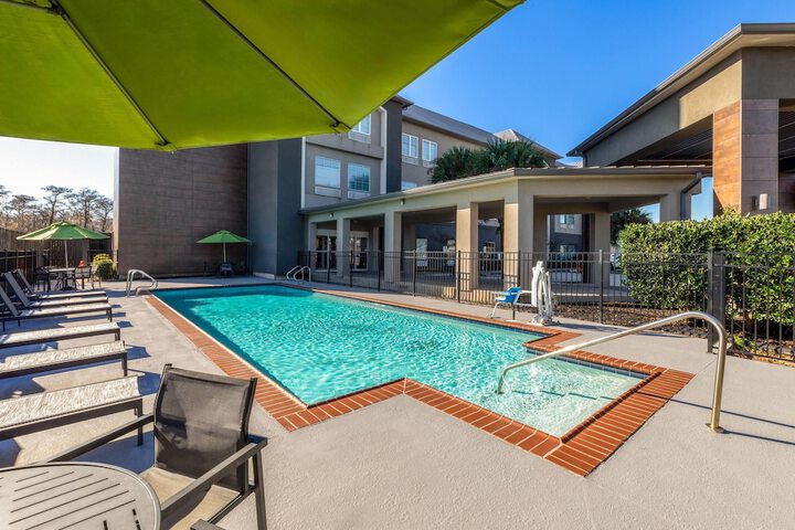 Pools & Facilities