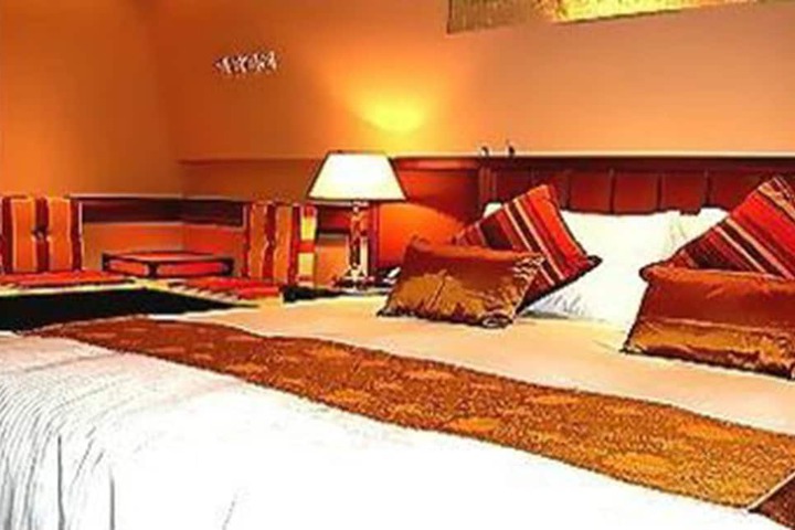Room 6 of 33