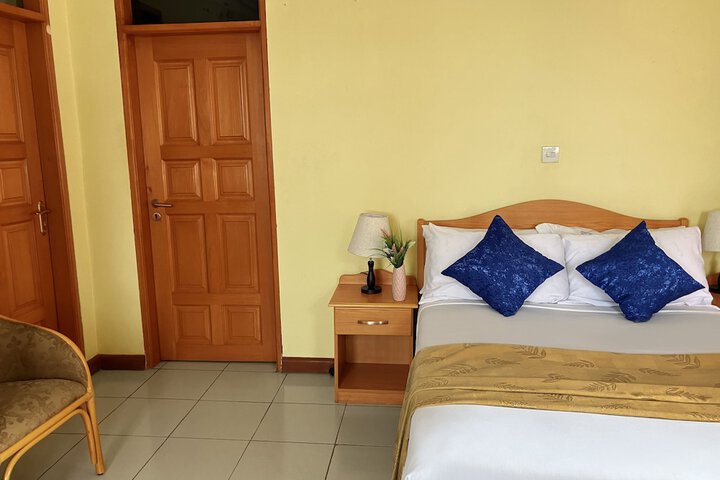 Room 17 of 37