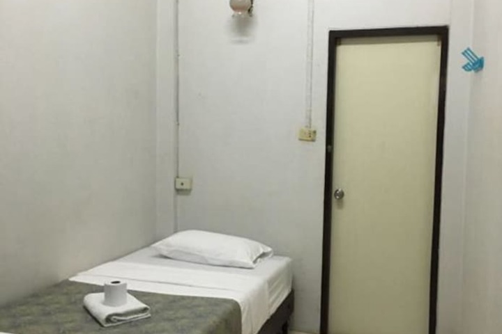 Room 5 of 16