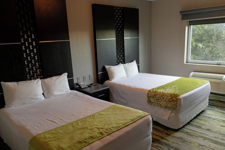 Room 8 of 120