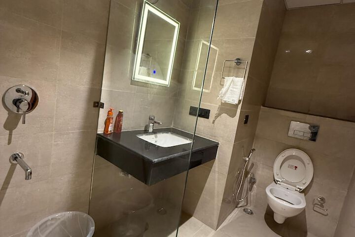 Room 15 of 18