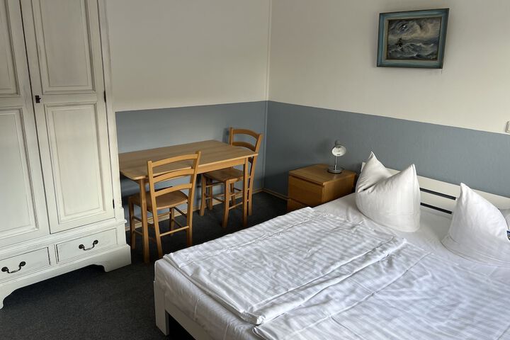 Room 33 of 105